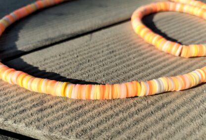 Heishi-Set „Sunshine Glow“ – Kette & Armband in Gelb-Orange – Bild 2