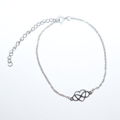 Edelstahl-Armband mit Unendlichkeitsherz – filigran & zeitlos